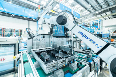 “進(jìn)工廠不如送外賣?” 高端制造業(yè)正在成為畢業(yè)生就業(yè)新選擇